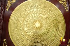 Tranh Trống Đồng Dát Vàng Kích Thước 127 x127  Cm Khung Vuông Đục Hoa Văn- Mặt Đúc