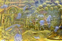 Tranh Đồng Vinh Quy Bái Tổ Đồng Vàng - Kích Thước 230*120Cm Khung Gỗ Sồi