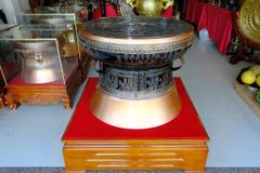 Trống Đồng Đông Sơn Đồng Đỏ Đường Kính 80cm  - Hoa Văn Ngọc Lũ Họa Tiết Nổi