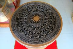 Trống Đồng Đông Sơn Đồng Đỏ Đường Kính 80cm  - Hoa Văn Ngọc Lũ Họa Tiết Nổi