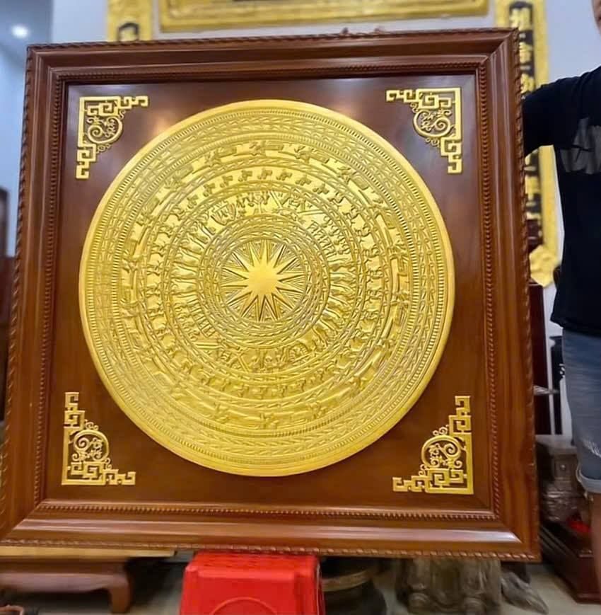 Tranh Trống Đồng Khung Gỗ Gõ Dát Vàng 24k Kích Thước 107*107 Cm Khung Vuông