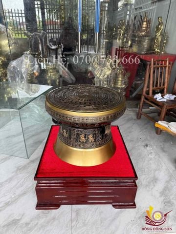 Trống Đồng Đông Sơn Đường Kính 50Cm Màu Giả Cổ Chất Liệu Đồng Vàng+ Đế Kính