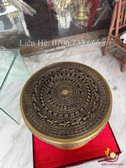 Trống Đồng Đông Sơn Đường Kính 50Cm Màu Giả Cổ Chất Liệu Đồng Vàng+ Đế Kính