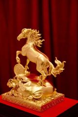 Tượng Ngựa chữ Lộc bằng đồng dát vàng 24K