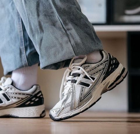  New Balance 1906r Black White 