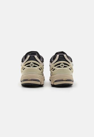  New Balance 1906r black beige 
