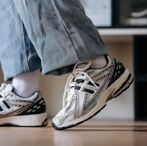  New Balance 1906 Black White 