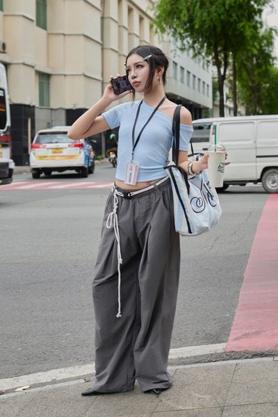  Áo Nữ Trễ Vai TOFU MADMIND - Màu Xanh Biển 