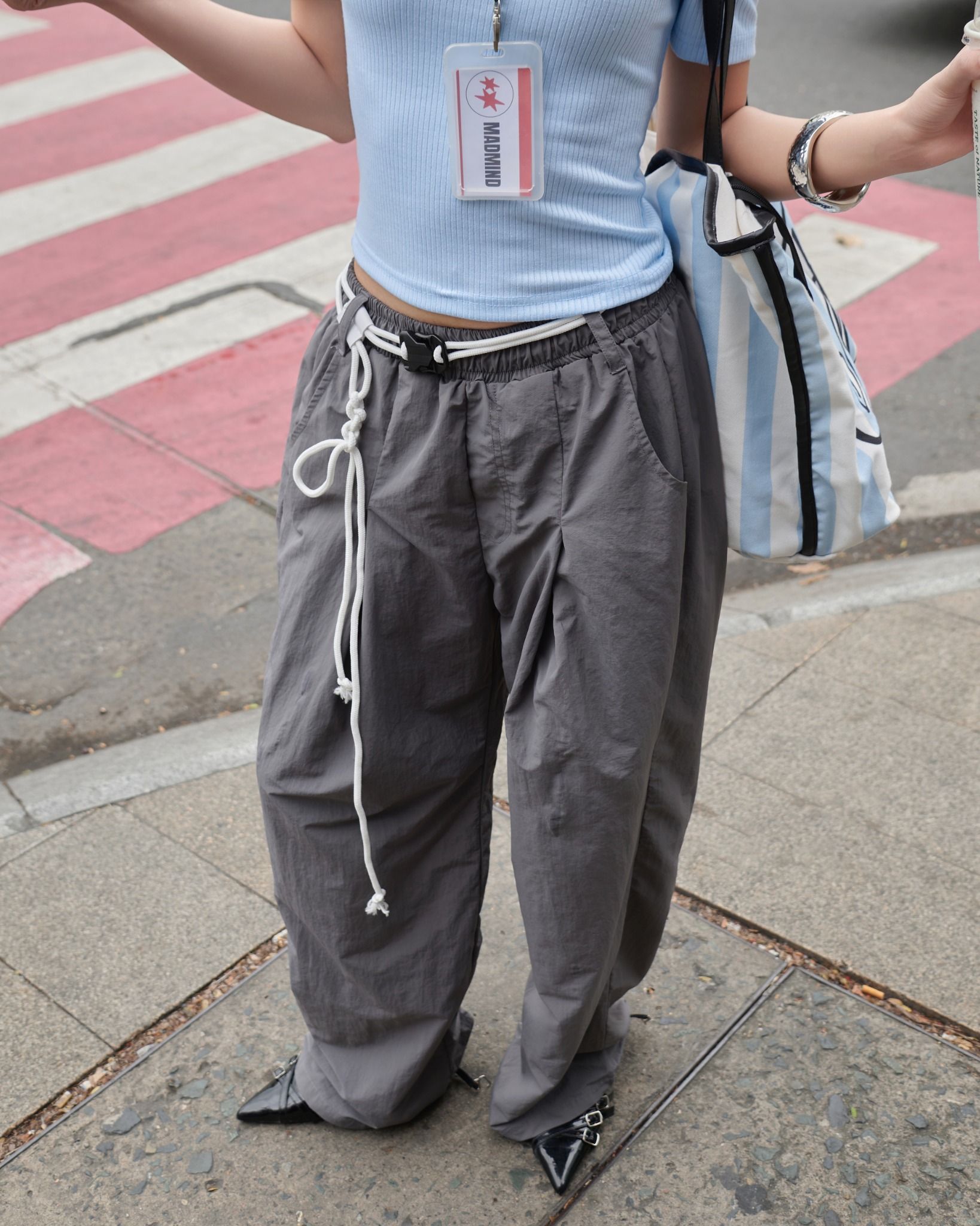  Áo Nữ Trễ Vai TOFU MADMIND - Màu Xanh Biển 