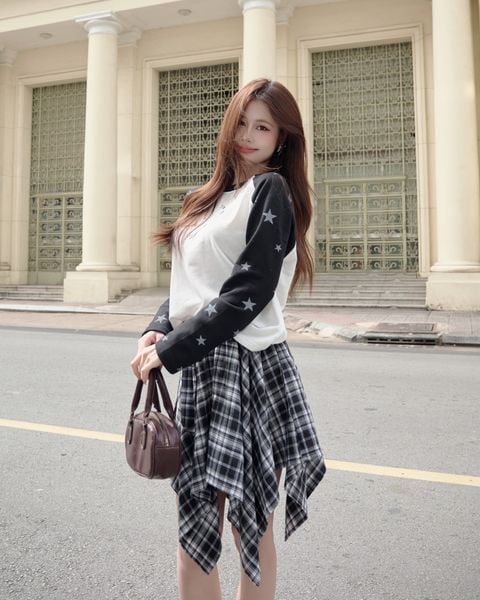  Áo Nỉ Raglan Tay Dài Hoạ Tiết Ngôi Sao MADMIND D14 - Màu Trắng Phối Tay Đen 