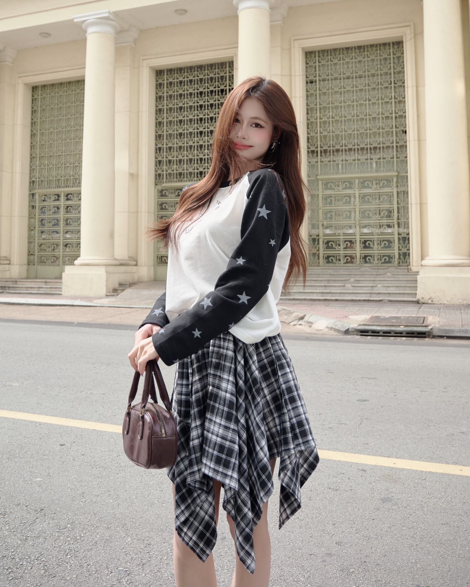  Áo Nỉ Raglan Tay Dài Hoạ Tiết Ngôi Sao MADMIND D14 - Màu Trắng Phối Tay Đen 