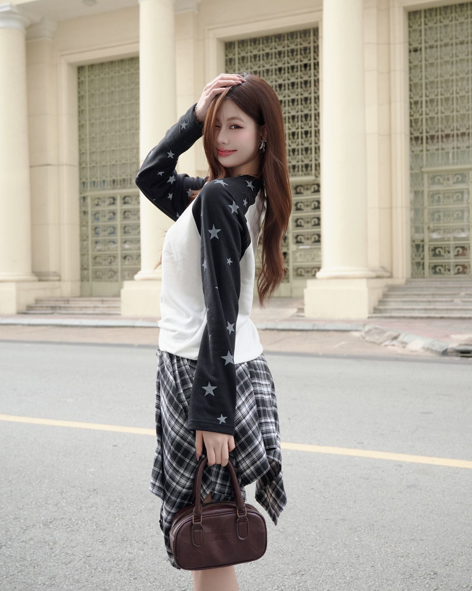  Áo Nỉ Raglan Tay Dài Hoạ Tiết Ngôi Sao MADMIND D14 - Màu Trắng Phối Tay Đen 