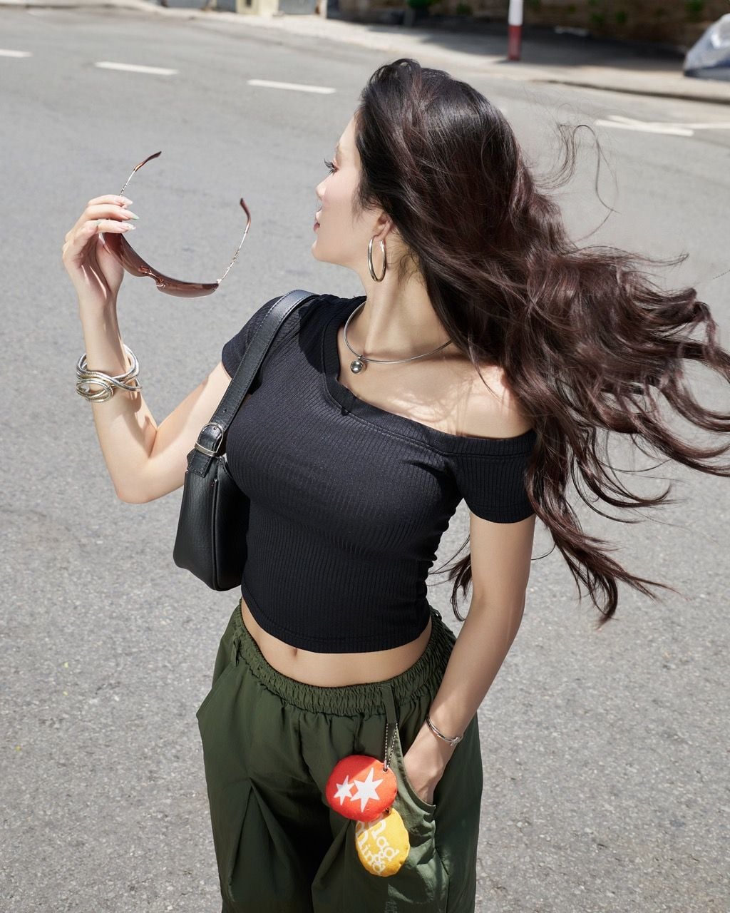  Áo Nữ Trễ Vai TOFU MADMIND - Màu Đen 