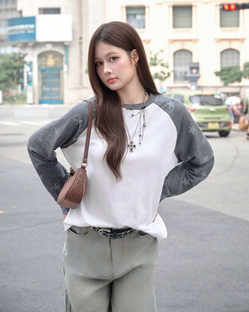  Áo Nỉ Raglan Tay Dài Hoạ Tiết Ngôi Sao MADMIND D14 - Màu Trắng Phối Tay Xám 