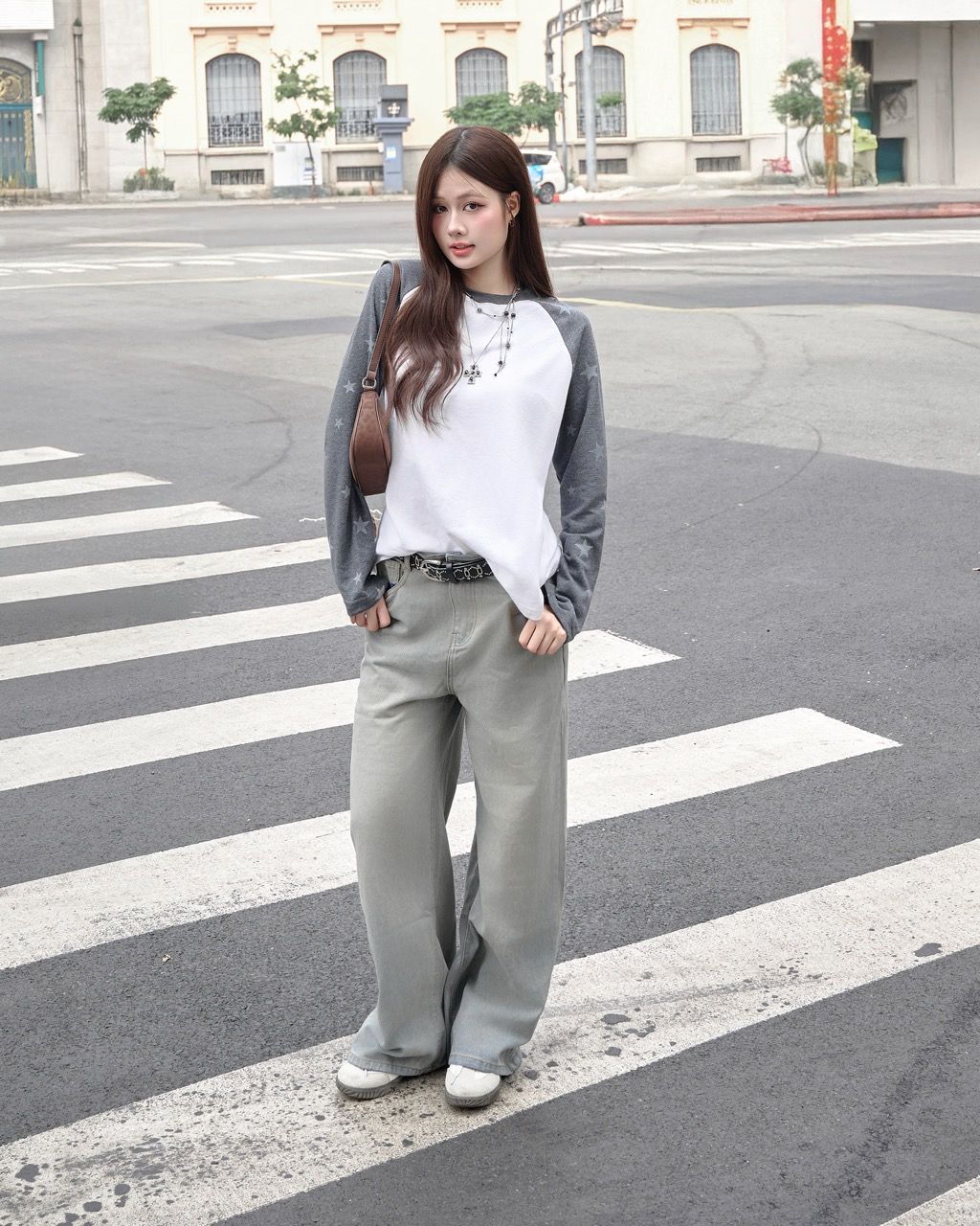  Áo Nỉ Raglan Tay Dài Hoạ Tiết Ngôi Sao MADMIND D14 - Màu Trắng Phối Tay Xám 