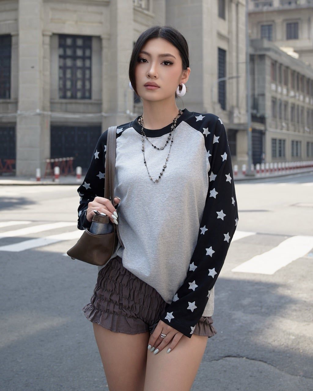  Áo Thun Raglan Tay Dài Hoạ Tiết Ngôi Sao MADMIND D15 - Màu Đen 