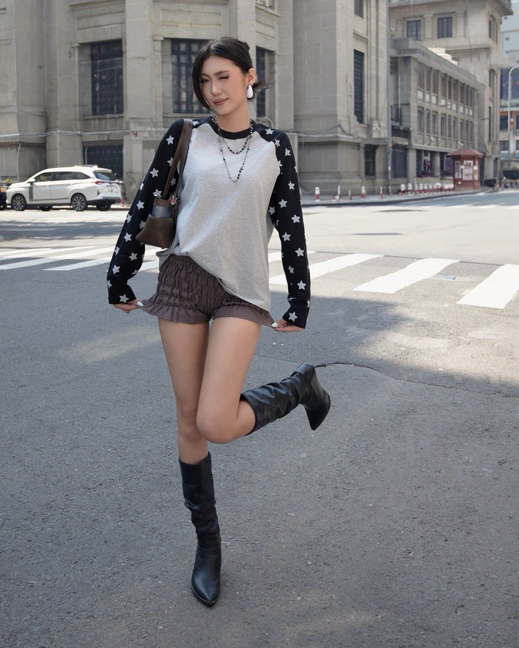  Áo Thun Raglan Tay Dài Hoạ Tiết Ngôi Sao MADMIND D15 - Màu Đen 