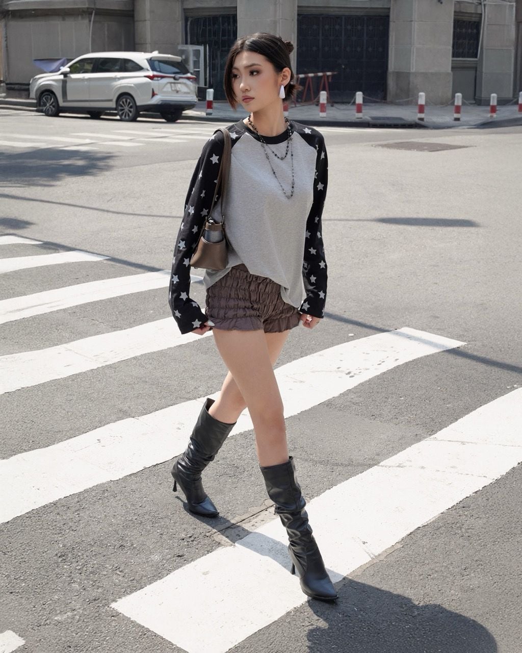  Áo Thun Raglan Tay Dài Hoạ Tiết Ngôi Sao MADMIND D15 - Màu Đen 