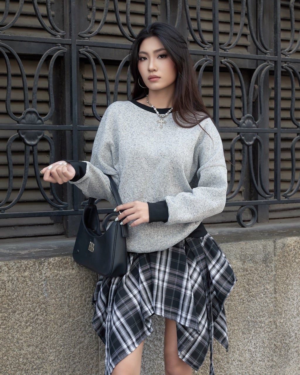  Áo Sweater Trơn MADMIND D13 - Màu Xám Trắng 