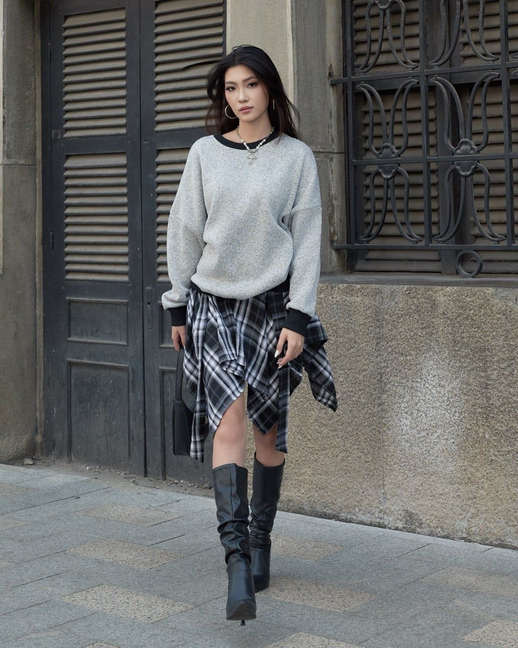  Áo Sweater Trơn MADMIND D13 - Màu Xám Trắng 