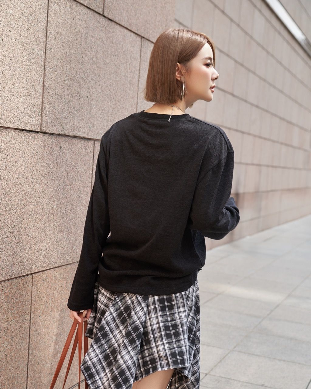  Áo Len Dài Tay Cổ Tròn MADMIND D11 - Màu Đen 