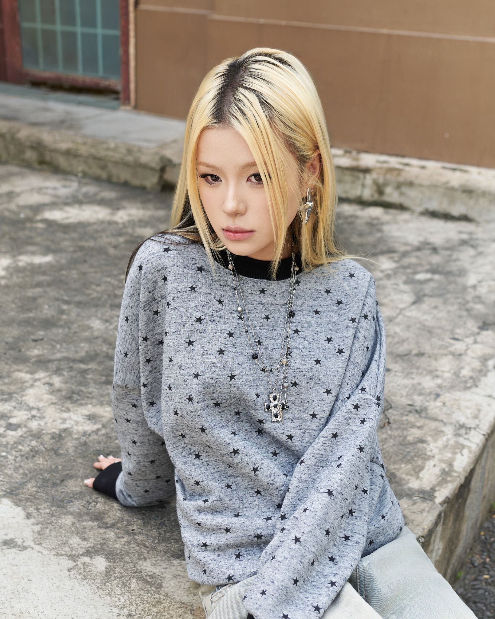  Áo Sweater Ngôi Sao MADMIND D8 - Màu Xám Đậm 