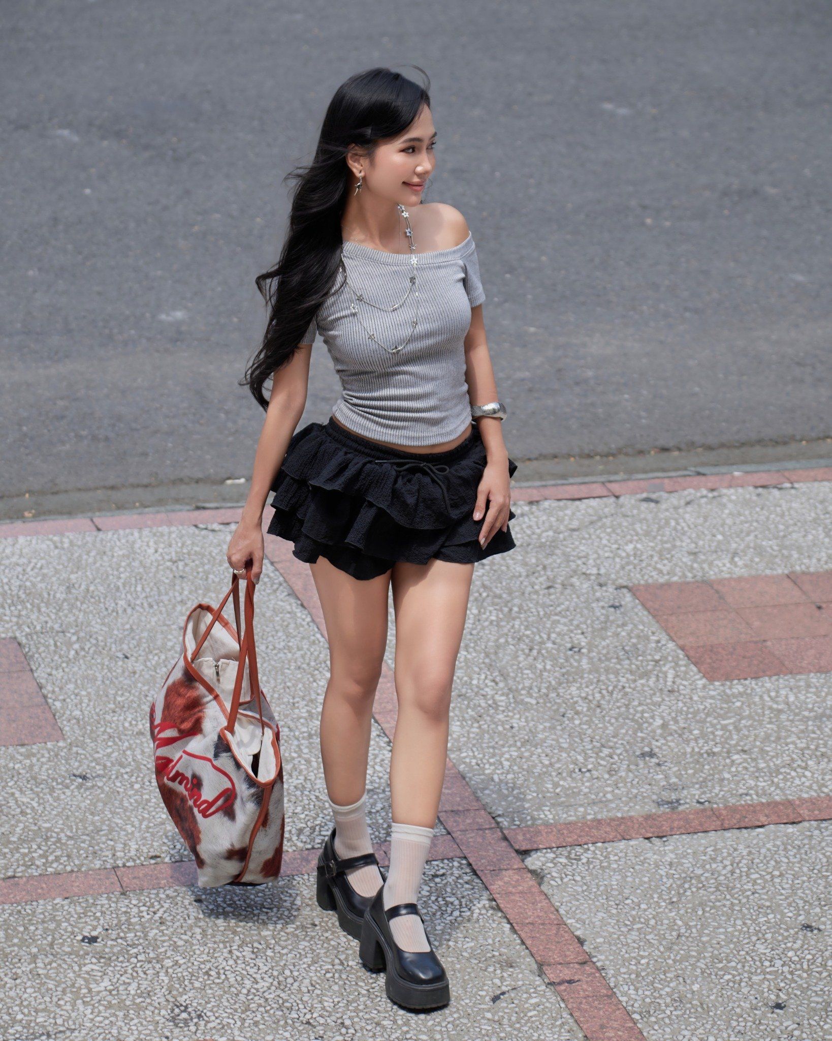  Chân Váy Nữ Ngắn MIRA MADMIND - Màu Đen 