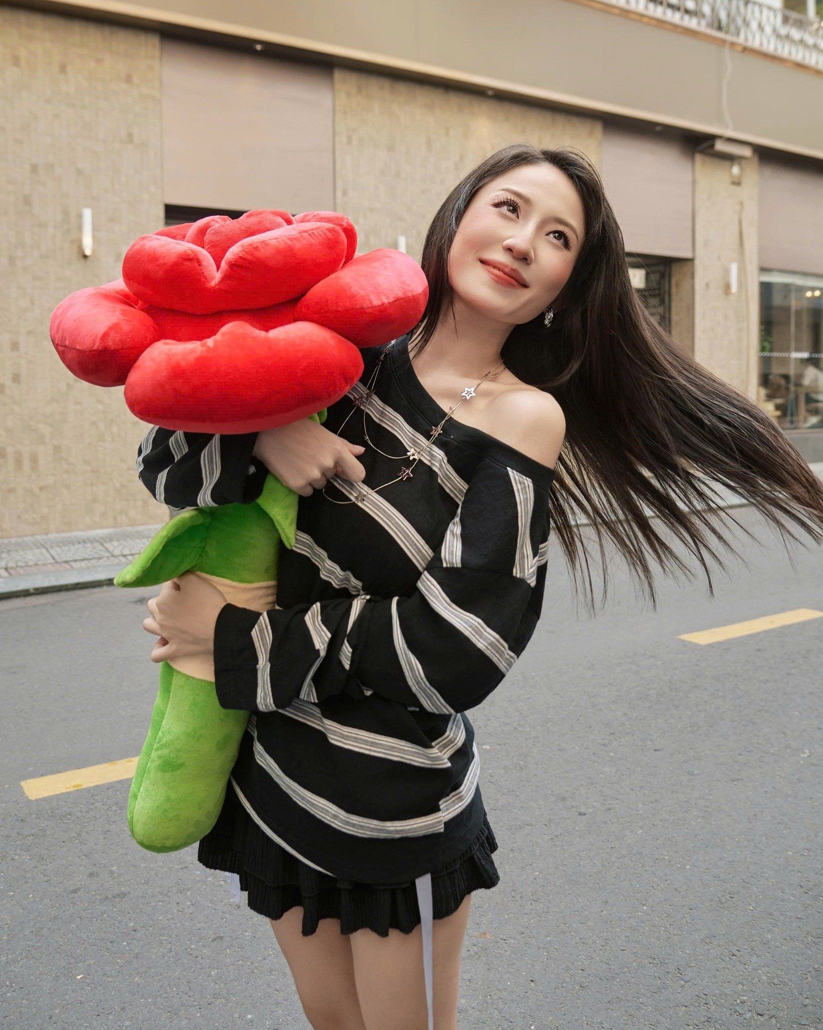  Áo Rộng, Tay Dài Trễ Vai MADMIND D9 - Màu Sọc Đen 