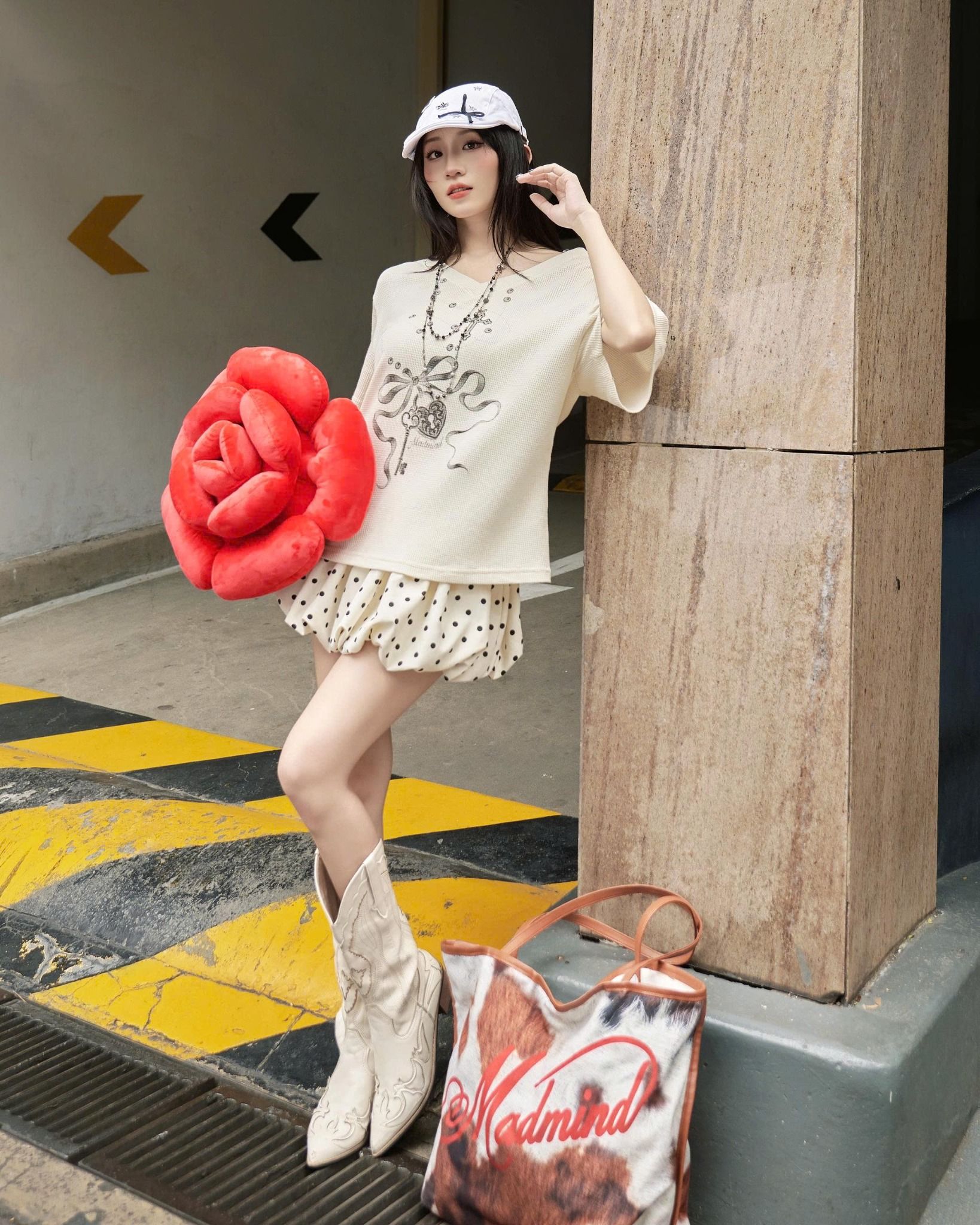  Áo Cổ Tim MADMIND A35 - Màu Be 