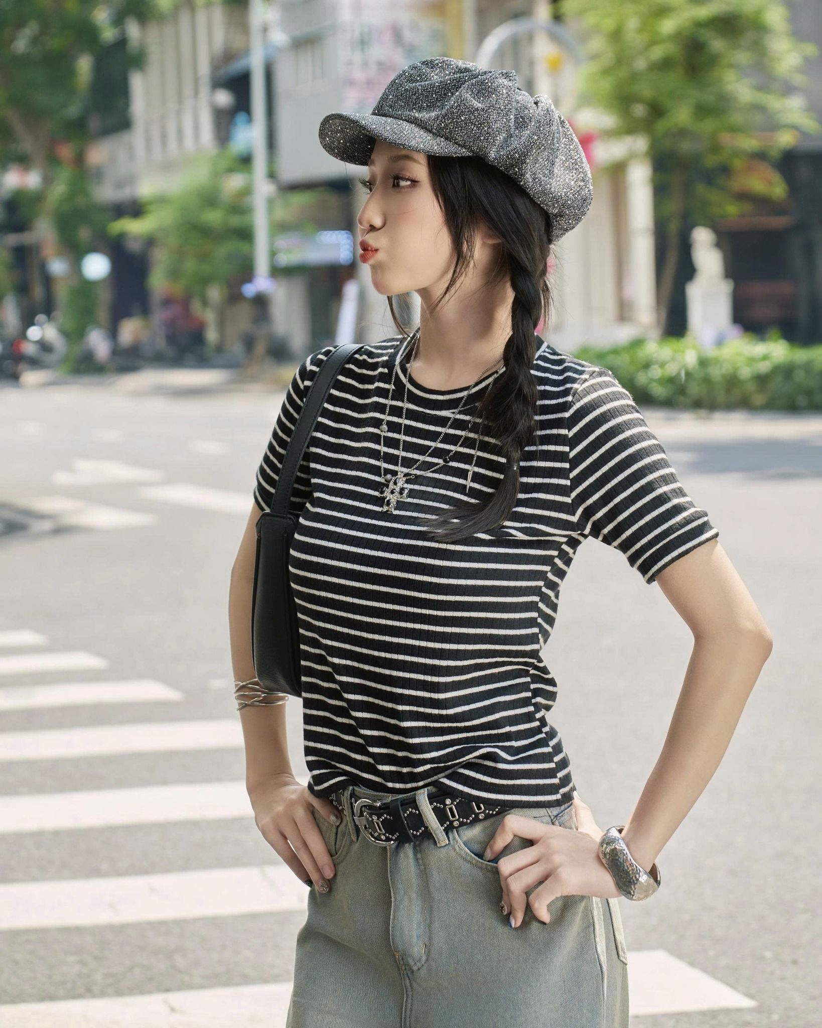  Áo Suông Tay Ngắn MADMIND A36 - Màu Sọc Đen 