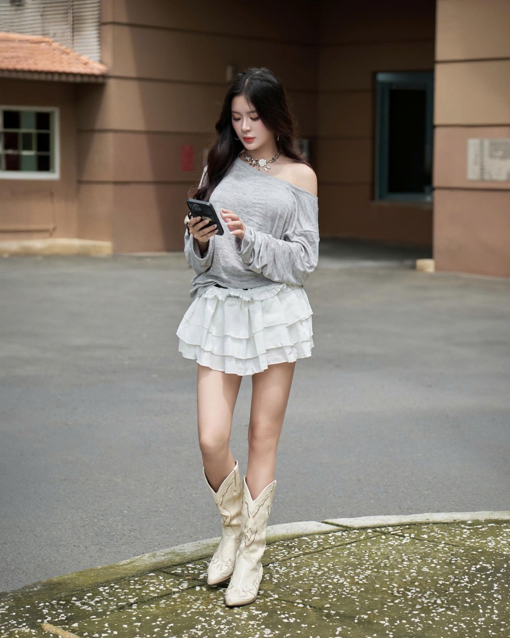  Áo Rộng, Tay Dài Trễ Vai MADMIND D9 - Màu Xám 