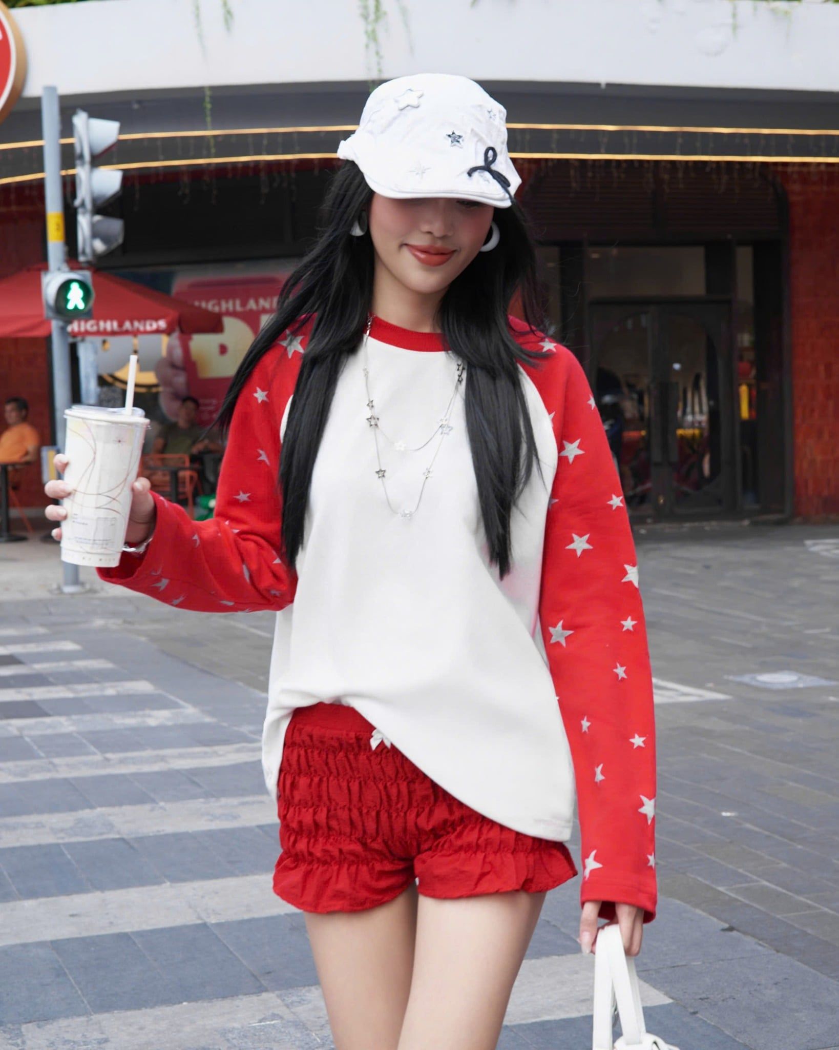  Áo Nỉ Raglan Tay Dài Hoạ Tiết Ngôi Sao MADMIND D14 - Màu Trắng Phối Tay Đỏ 