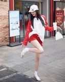  Áo Nỉ Raglan Tay Dài Hoạ Tiết Ngôi Sao MADMIND D14 - Màu Trắng Phối Tay Đỏ 