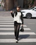  Áo Nỉ Raglan Tay Dài Hoạ Tiết Ngôi Sao MADMIND D14 - Màu Trắng Phối Tay Đen 