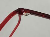  Gọng kính màu đỏ đun thương hiệu Rayban nổi tiếng. 