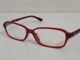  Gọng kính màu đỏ đun thương hiệu Rayban nổi tiếng. 