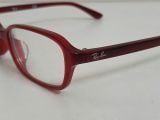  Gọng kính màu đỏ đun thương hiệu Rayban nổi tiếng. 