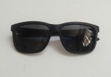  Kính râm dáng vuông gọng màu đen INVU. thương hiệu Thụy Sỹ. 