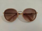  Kính râm màu hồng phớt tròng nâu gọng màu vàng tây thương hiệu Look Optical (Hàn Quốc). 