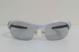  Kính chơi thể thao màu trắng phối xanh Swans (Made in Japan). 