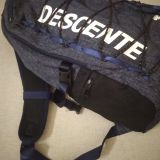  Balo học sinh sinh viên màu xanh navy thương hiệu Descente (Hàn Quốc). 