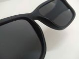  Kính râm dáng vuông gọng màu đen INVU. thương hiệu Thụy Sỹ. 