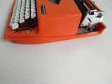  Máy đánh chữ cổ điển nhiều năm tuổi màu cam hiếm gặp Nippo (Made in Japan). 