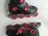  Giày patin màu đen và màu đỏ OXELO size 34 co giãn đến 36 (Decalthon thương hiệu của Pháp). 