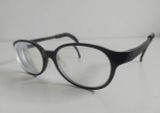  Gọng kính màu màu đen Tomato thương hiểu nổi tiếng của Nhật Bản về độ an toàn kính. (SX tại Hàn Quốc). 
