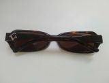  Kính râm gọng màu mai rùa đồi mồi, tròng màu nâu Furla (Made in Italy). 