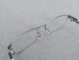  Gọng kính titanium màu bạch kim Lacoste chuẩn xịn. Gọng độ mới hơn 90% full hộp đẹp. 