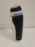  Bình nước thể thao chính hãng của Nike 600ml. Bình sạch đẹp, độ mới cao. 