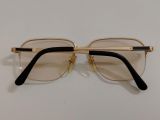  Gọng kính nam giới dáng nửa viền titanium màu vàng tây thương hiệu Charmant. 