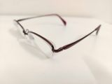  Gọng kính nữ dáng nửa viền màu đỏ tía thương hiệu Jins Nhật Bản. 